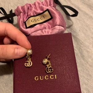 Gucci earrings with a pearl and gold